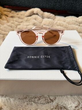 Bonnie Clyde “The Hill” Pink Round Sunglasses